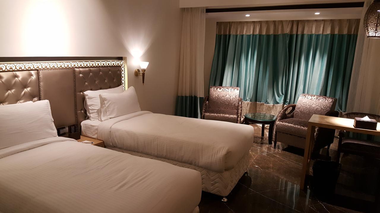 Hotel Peninsula Redpine Bombay Exterior foto